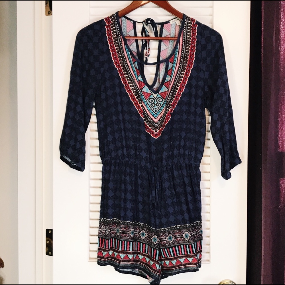 CHARLOTTE RUSSE Long Sleeve Romper